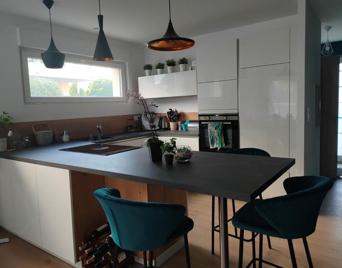 La Maison Bleue, A 20 Mn De Strasbourg, Sur La Route Des Vins, Jusqu'a 6 Personnes,